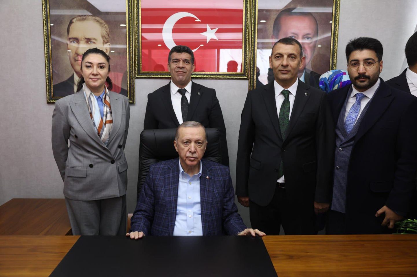 Cumhurbaşkanı Erdoğan, Ağrı'daki AK Parti İl Teşkilatı'nı ziyaret etti